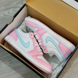 Air Jordan 1 Low “Pink Paw Print” 🎀🌸