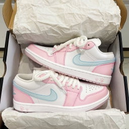 Air Jordan 1 Low “Pink Paw Print” 🎀🌸