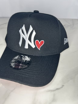 BLACK NY NEW ERA WITH HEART