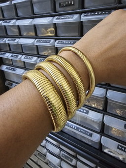 Ribbed Bangle 