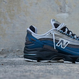 New Balance 1000 “Metallic Blue” 🔵✨