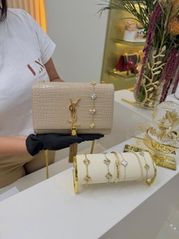 Van cleef 18kt Gold jewelry 