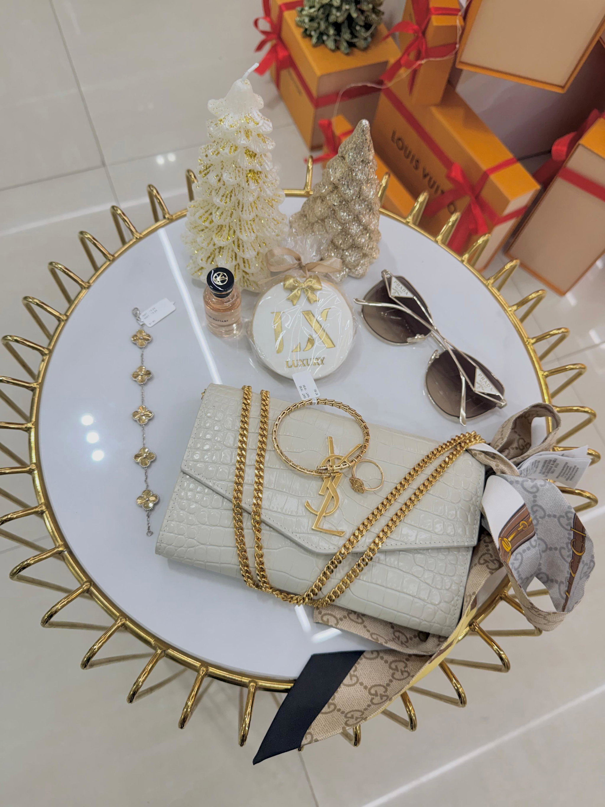 Van cleef 18kt Gold jewelry _2