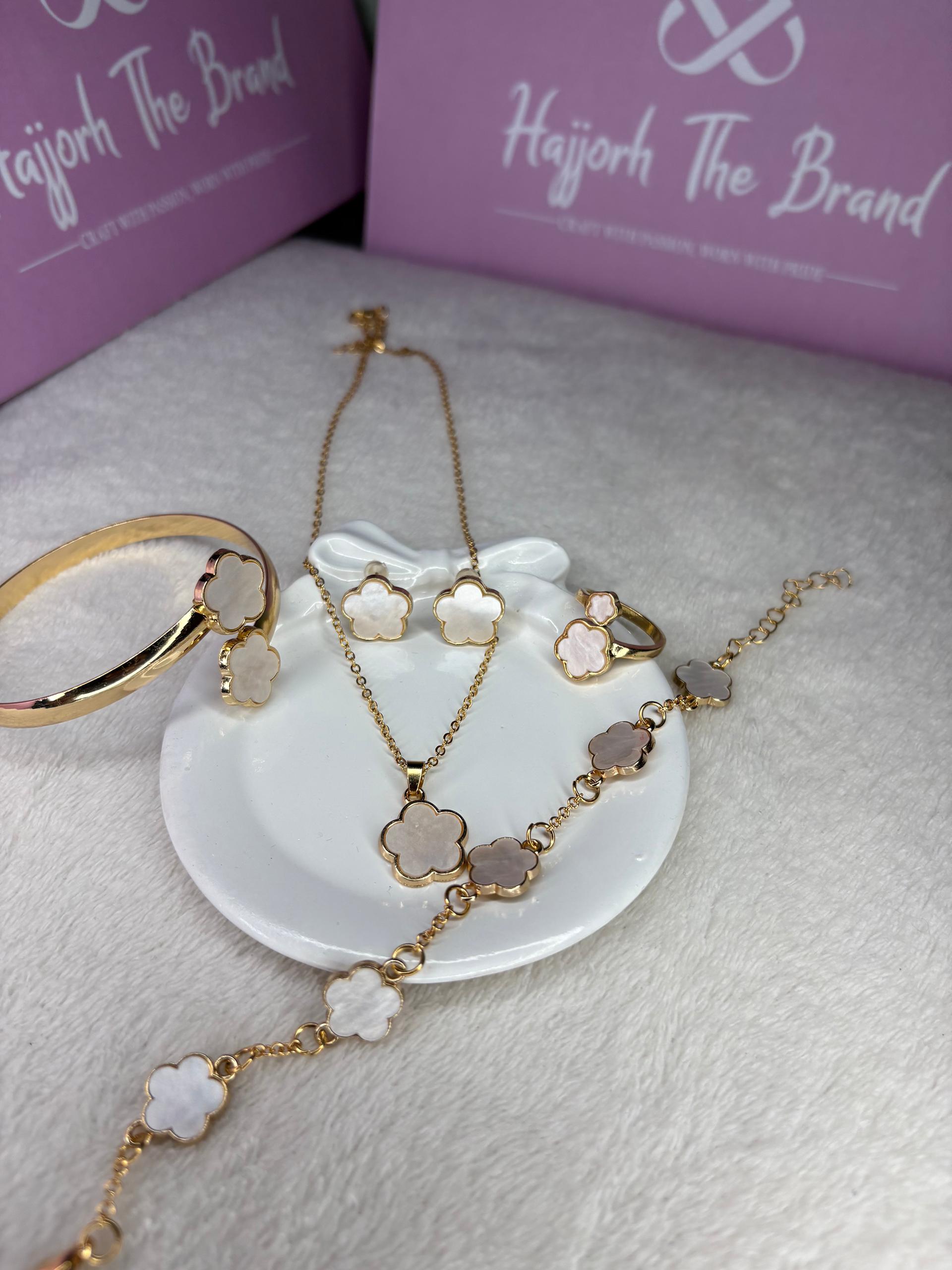 JWLE_0033  white clover-shaped inlays bracelet,earring,ring,necklace set_1