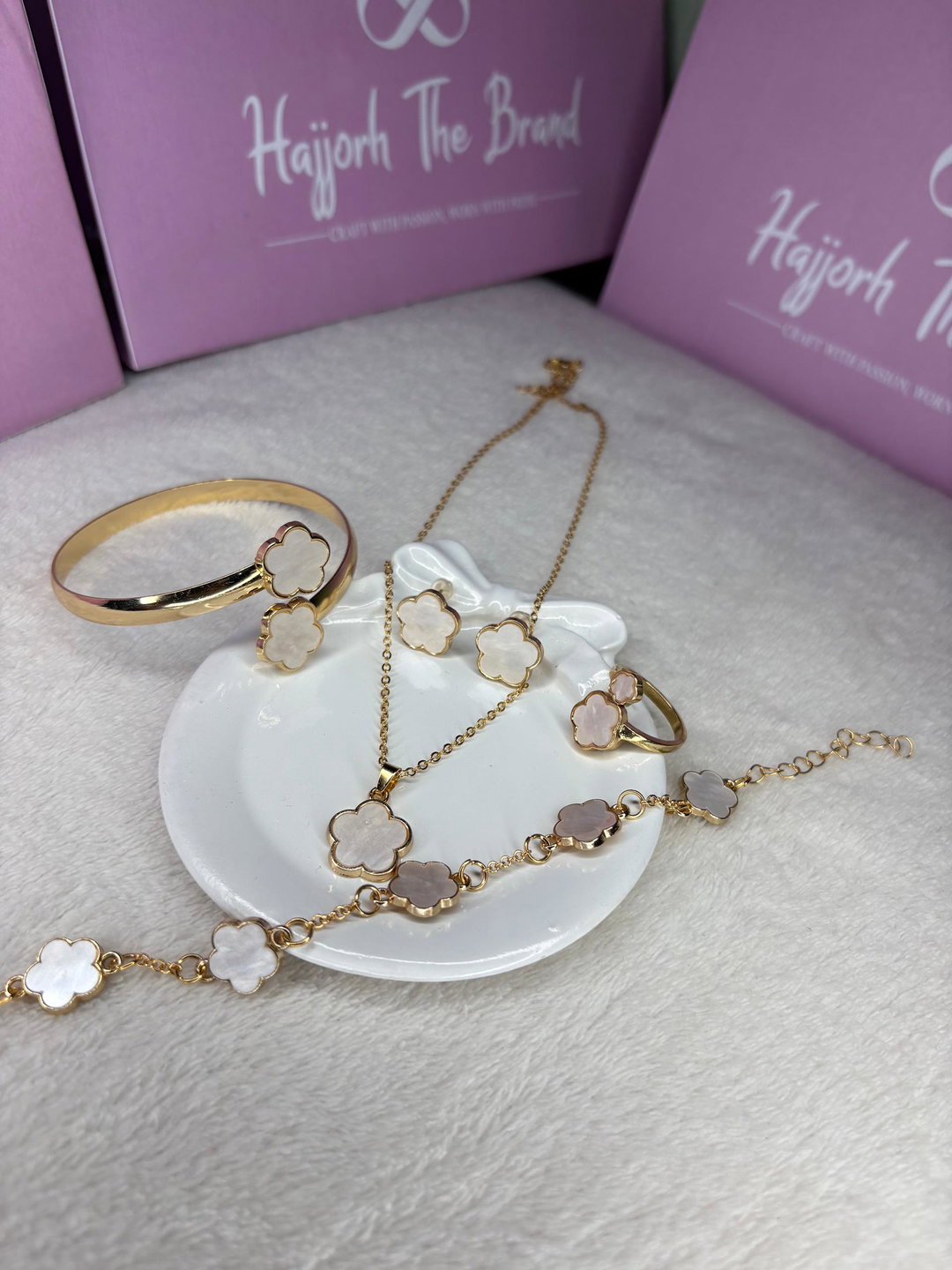JWLE_0033  white clover-shaped inlays bracelet,earring,ring,necklace set