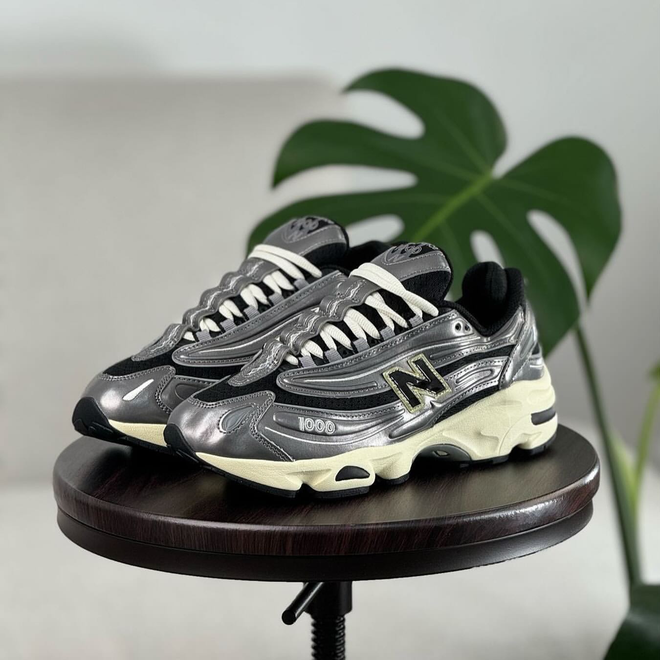 New Balance 1000 “Silver Metallic/Black”_0