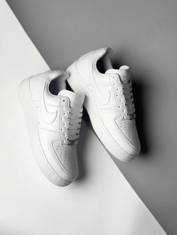 נעלי ספורט לבנות בעיצוב מודרני