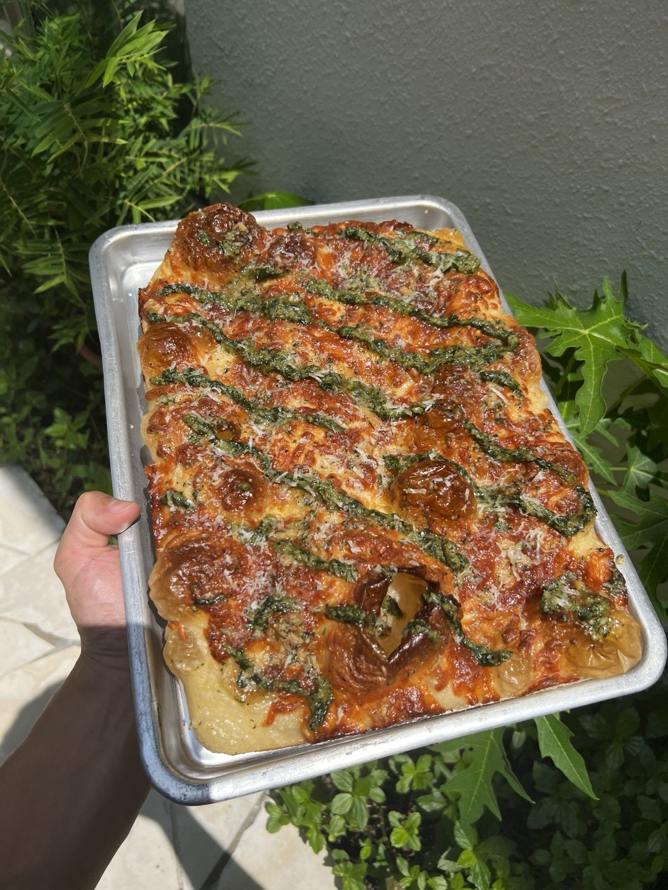 GARLIC BUTTER & BASIL PESTO (V)