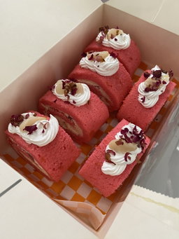 Pink Velvet with Lychee Rose Jelly Cake Rolls