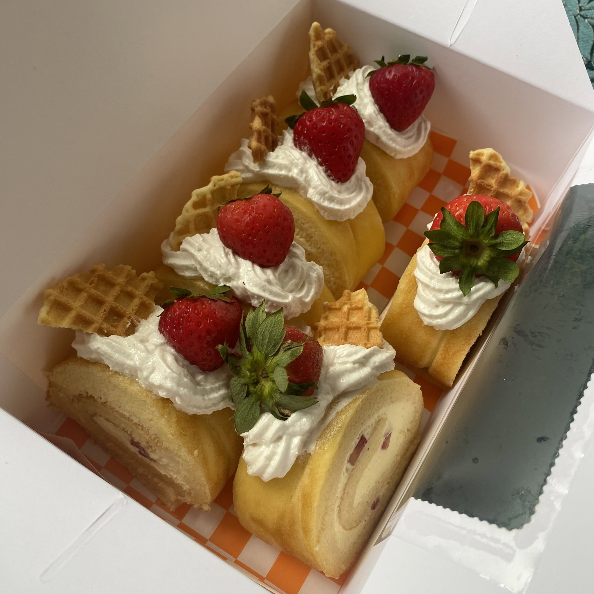 Strawberry Shortcake Cake Rolls_0