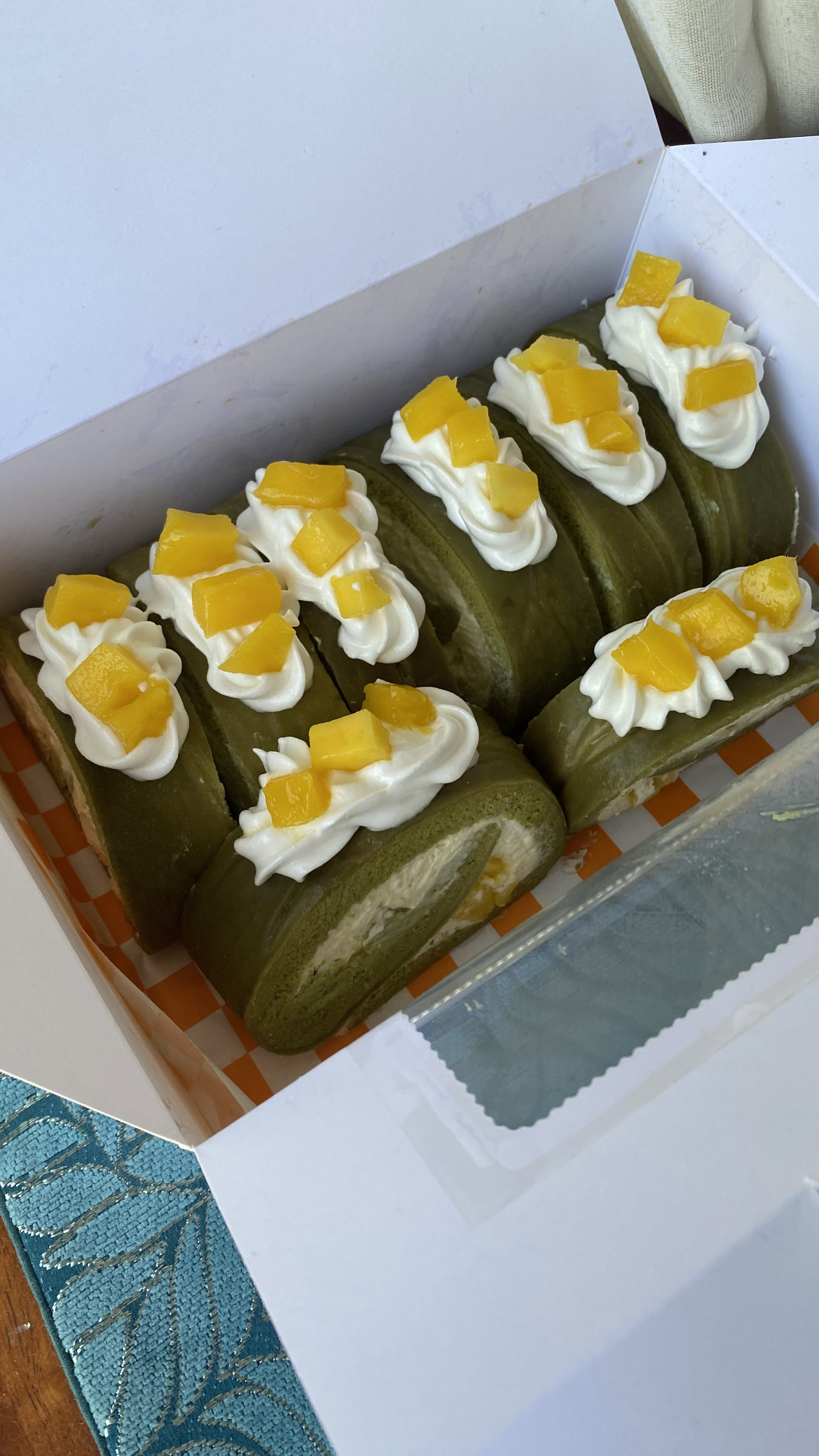 Matcha with Mangoes Cake Rolls_0