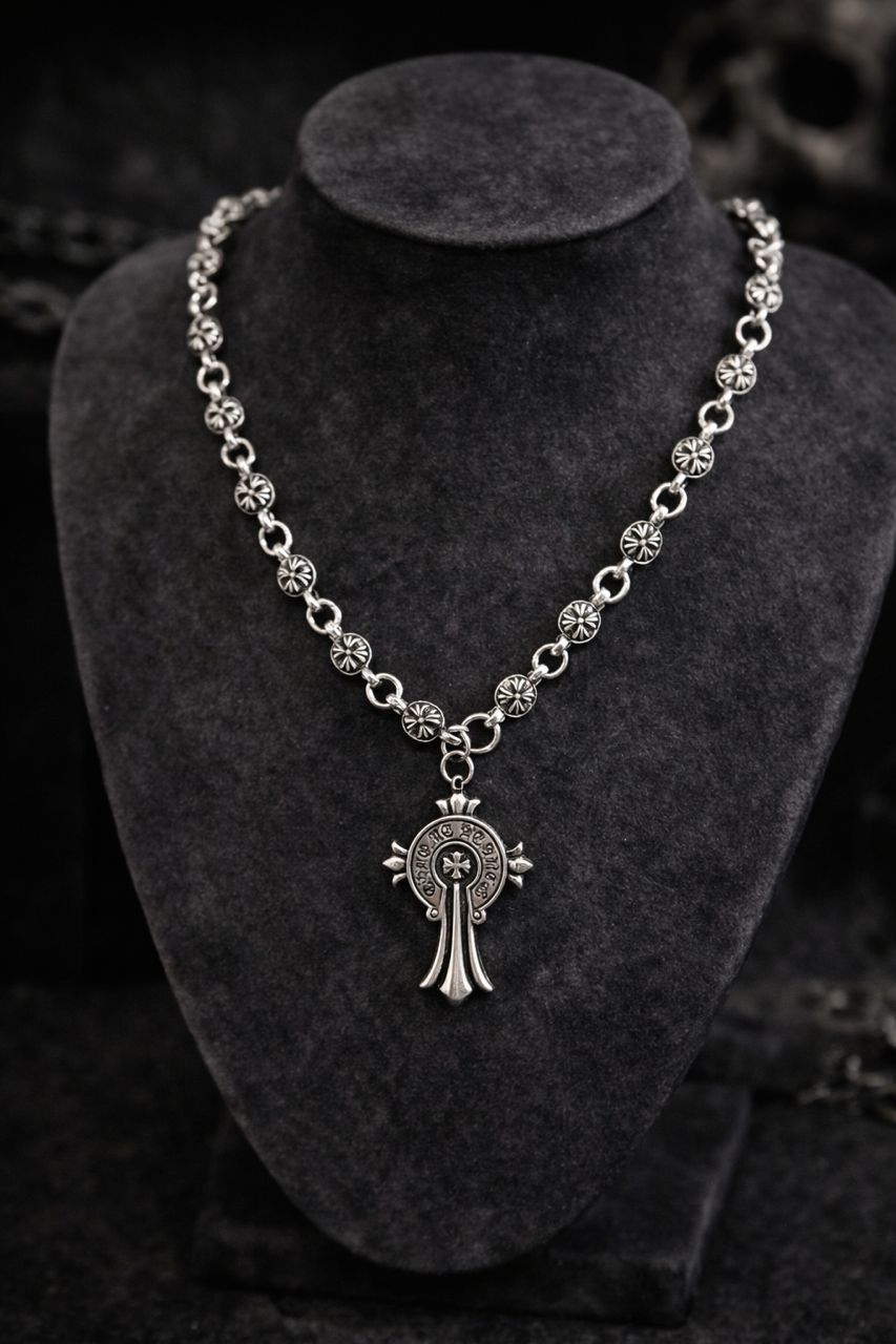Collier Gothic Cross Pendant – Chrome_0