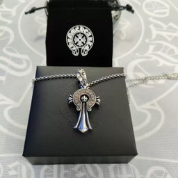 Collier Gothic Cross Pendant – Chrome