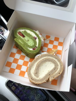 Teh Tarik Cake Rolls