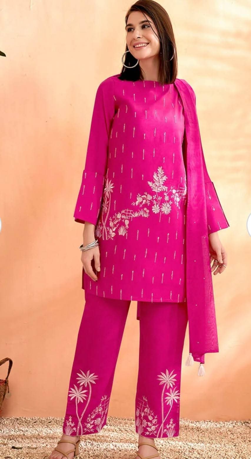 Fuchsia and white embroidered kurta with trousers and dupatta_0