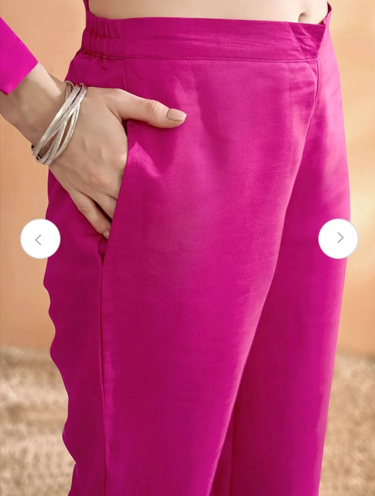 Fuchsia and white embroidered kurta with trousers and dupatta_6