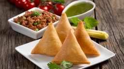 Chicken Samosa 雞肉咖哩餃