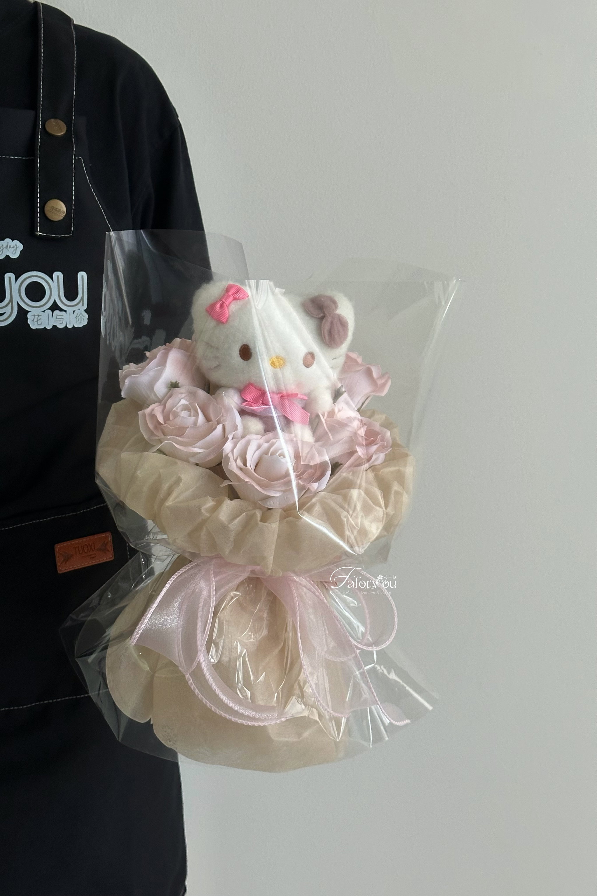 Kitty 5 Stalk Soap Rose Transparent Bouquet_1