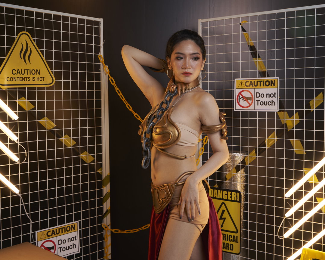 PRINCESS LEIA SLAVE