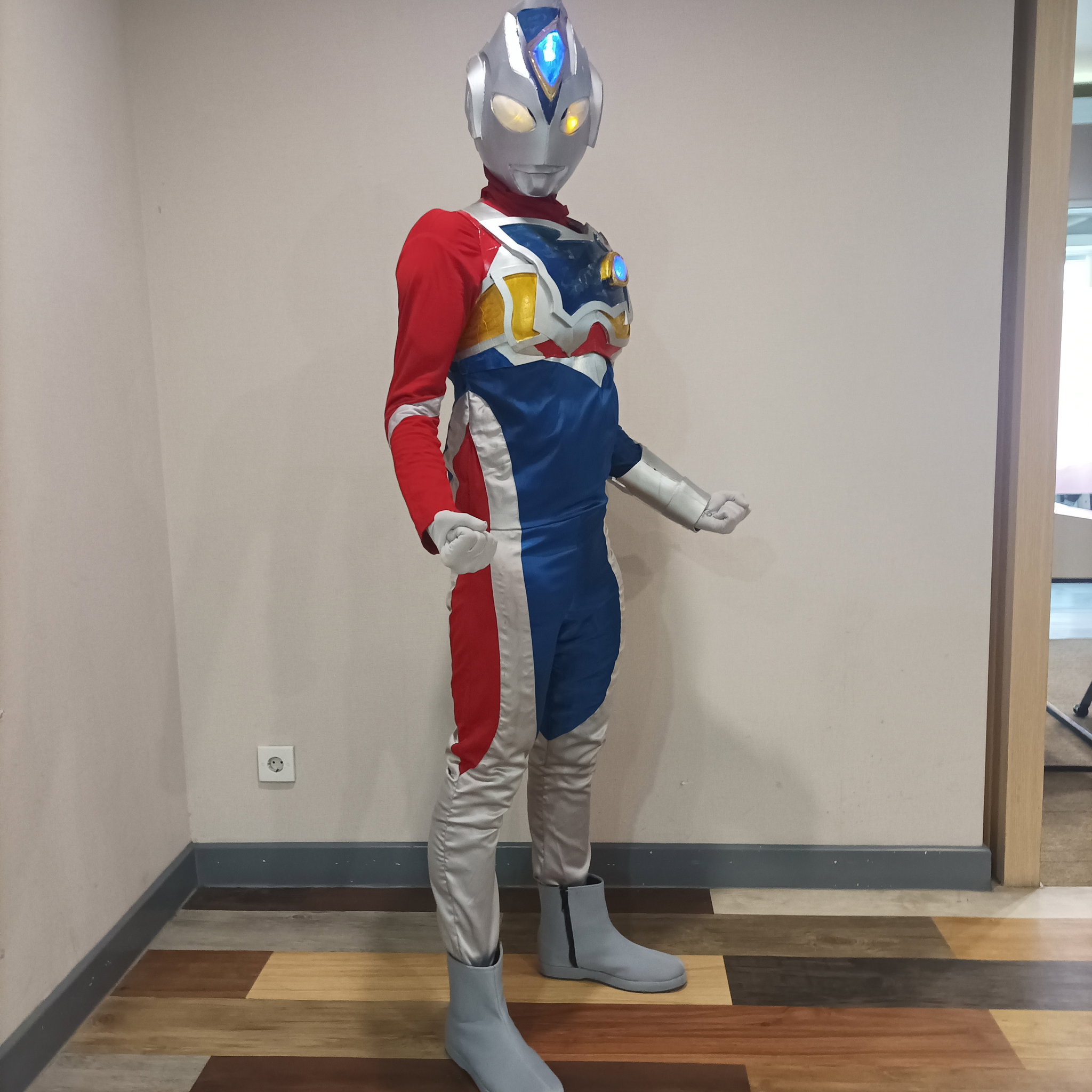 ULTRAMAN DECKER_1