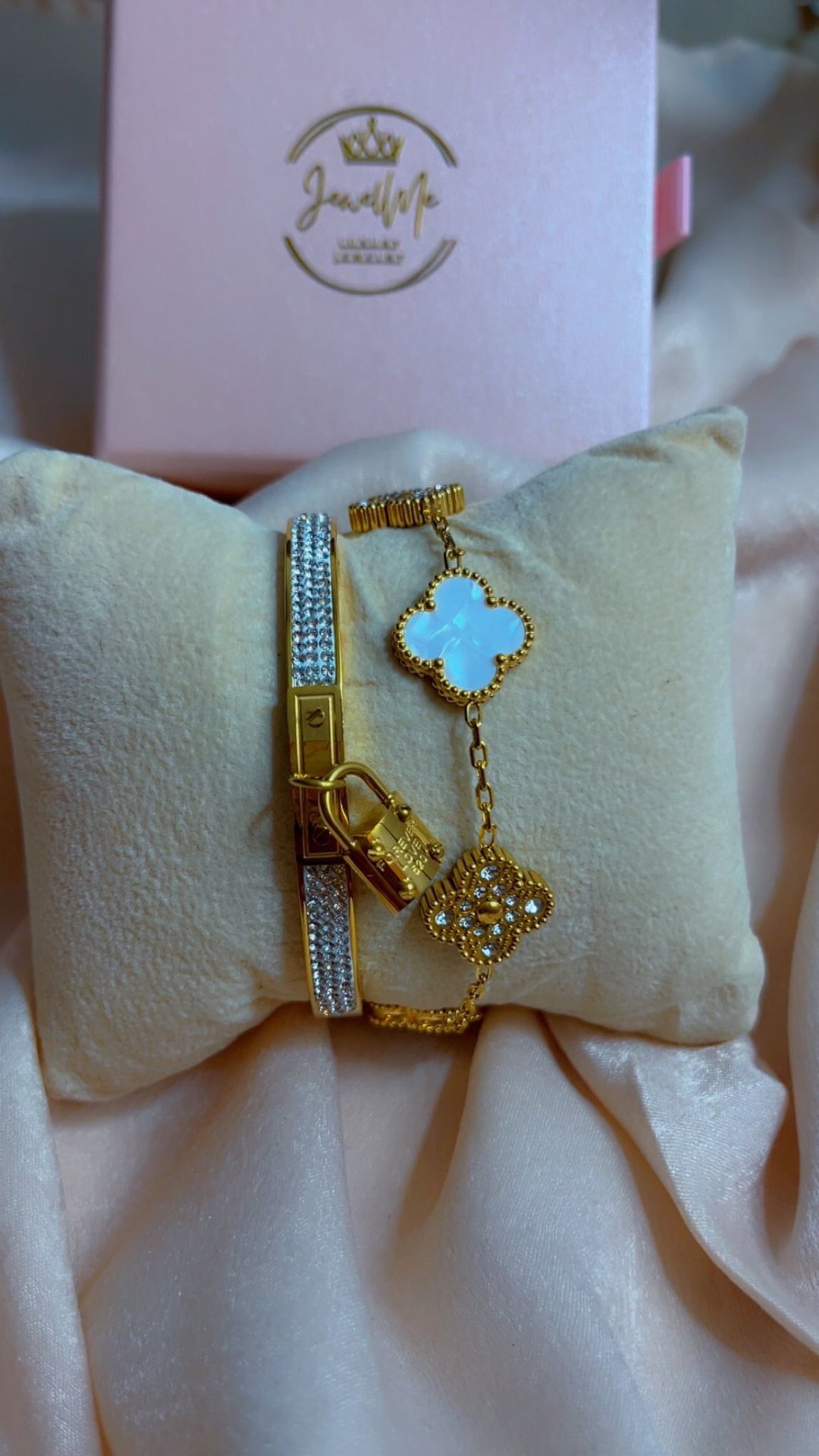 2pc  Lock and Clover Bracelet 