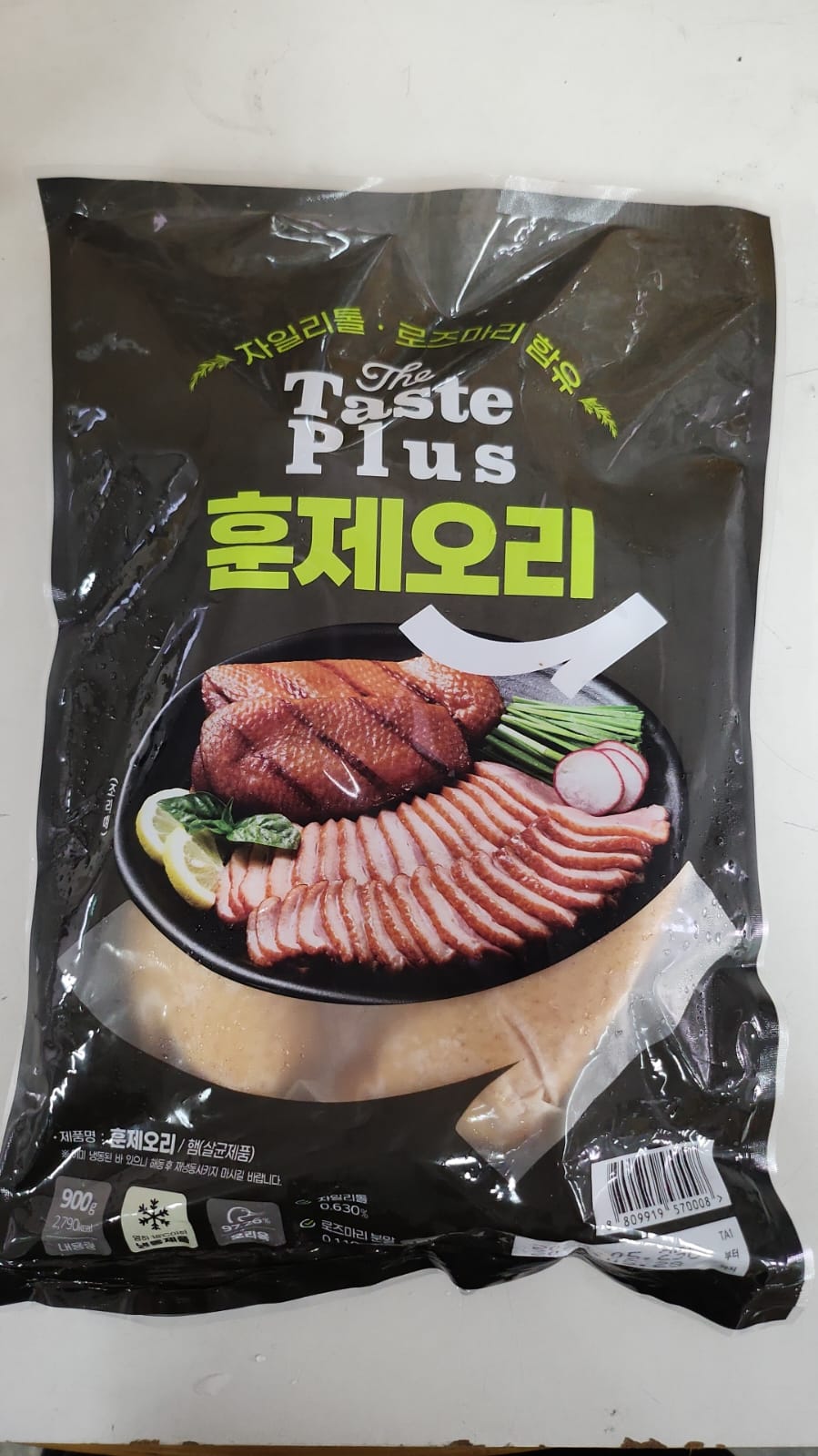 테이스트플러스 프리미엄 통 훈제오리 무뼈 900g_0
