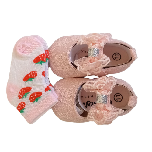 Baby shoes and socks set