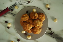 Chocolate Chip & Macadamia Cookies