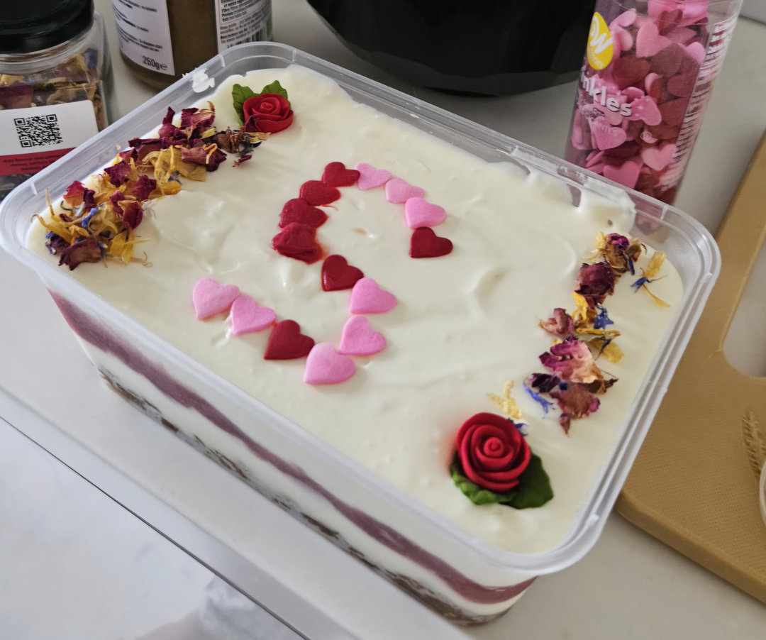 Strawberry Lotus Crumbs Cheesecake 🍓   | Tupperware Box Version