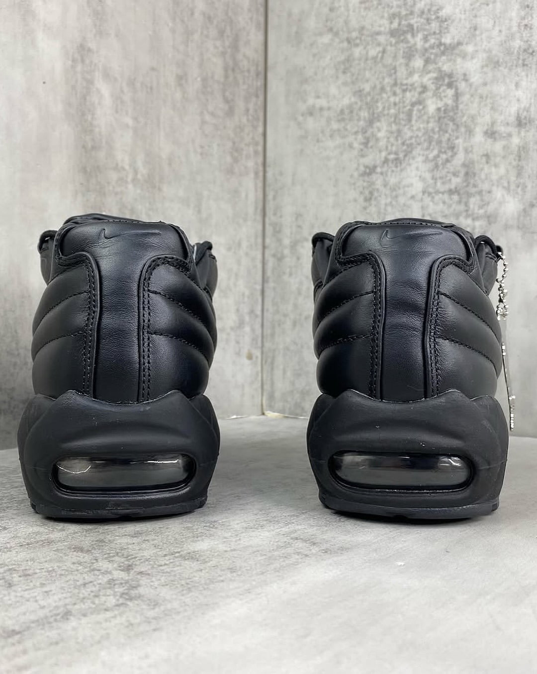 Nike x Supreme Air Max 95 Lux “Triple Black”_3