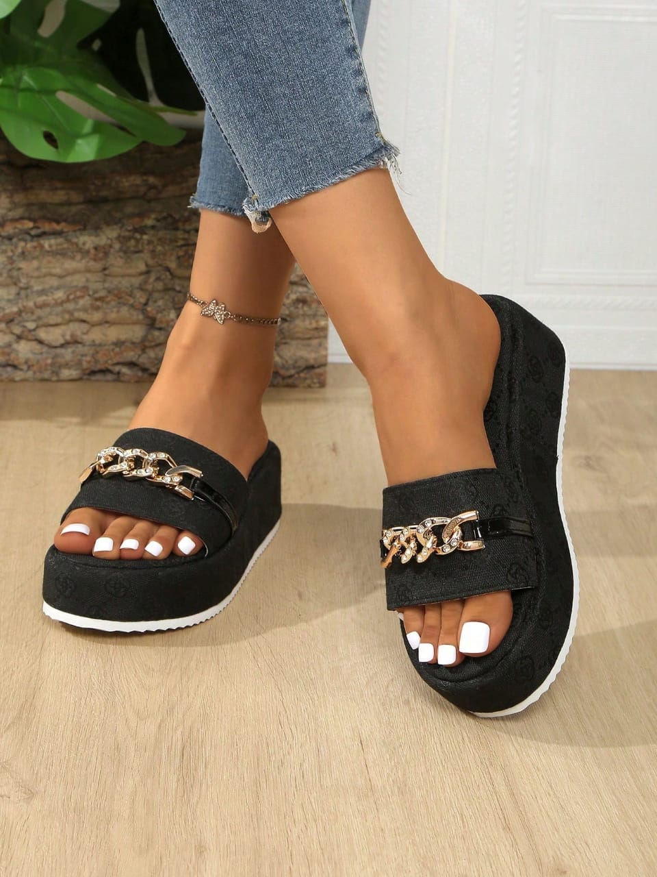 Wemen sandals R260 including delivery _3