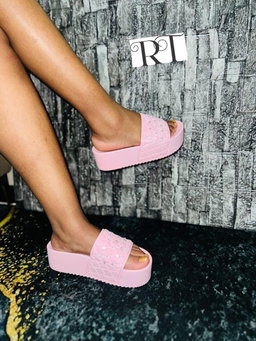 Wemen sandals R260 including delivery 