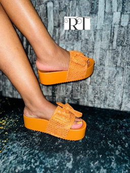 Wemen sandals R260 including delivery 