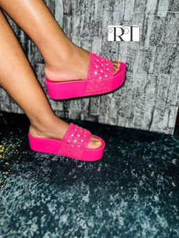 Wemen sandals R260 including delivery 
