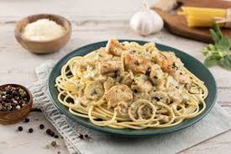 Espagueti Pollo Champiñón