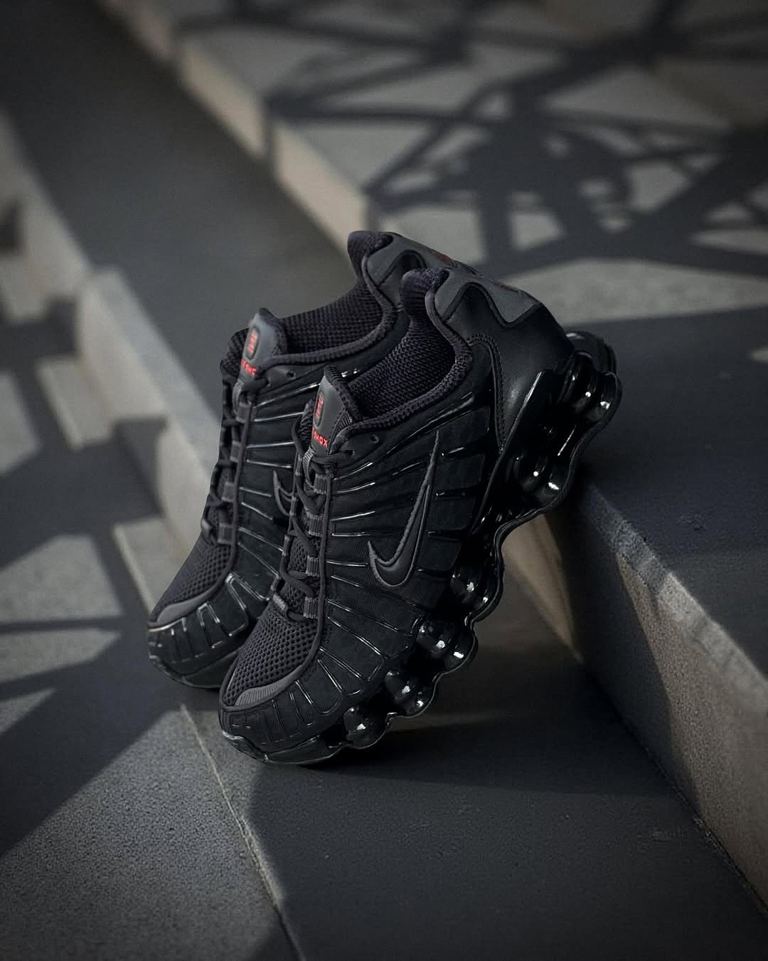 Nike Shox TL “Metallic Black” 🖤⚙️