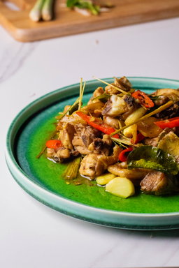 មាន់​​ឆា​​គ្រឿង​បួន​​រស​ជាតិ​ ​(ហឹរ​ប្រៃ​ជូរ​ផ្អែម)