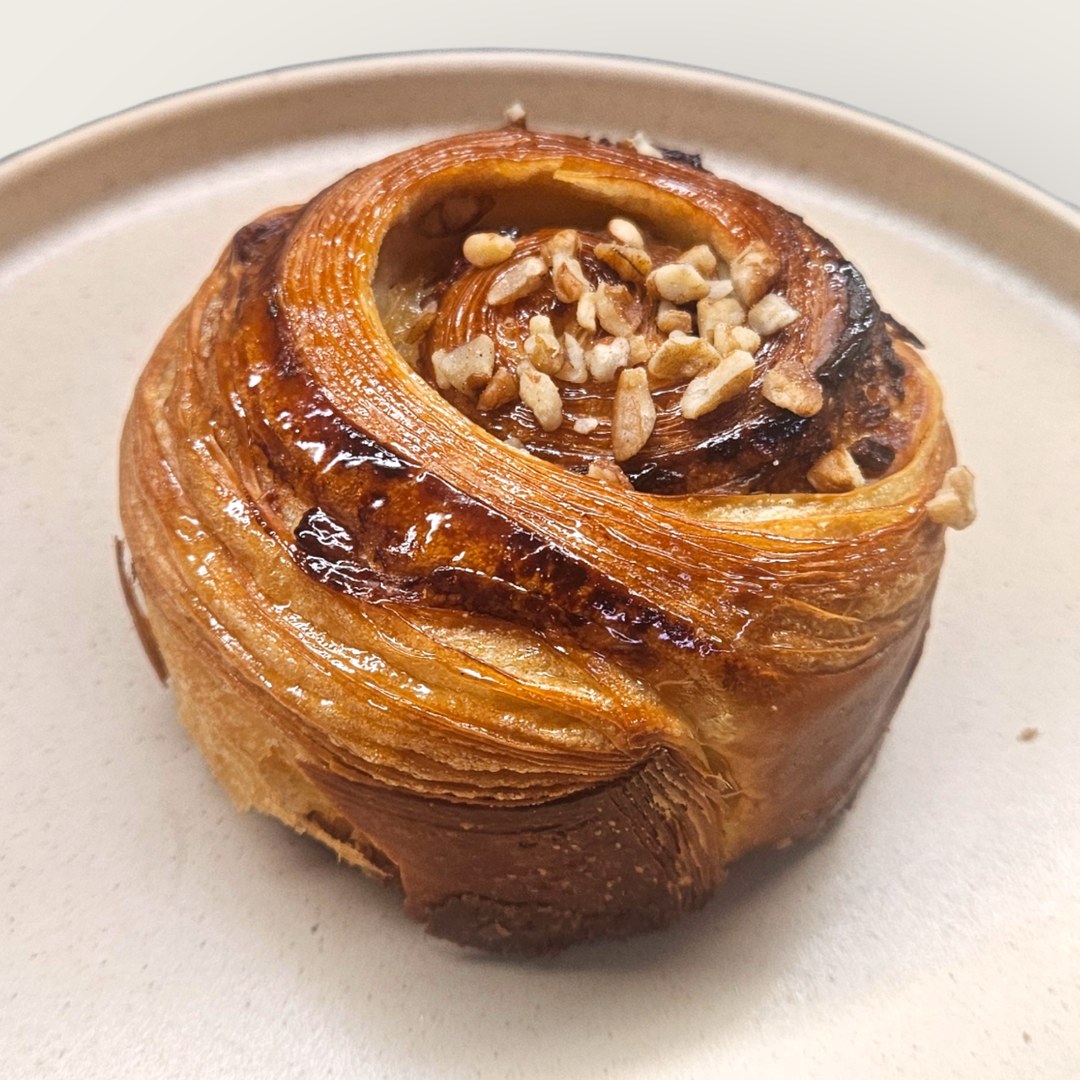 Rol de crema con arándano y nuez