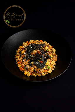 Arroz estilo asiático con solomillo y mix de verduras