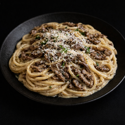 Pasta Doppia con carne y salsa crema-pimienta