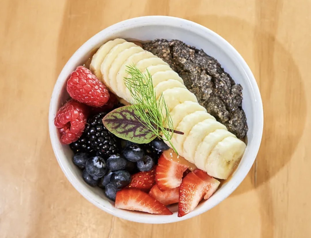 Pudín de chía, banana y caramelo.