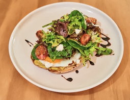 Toast de aguacate. 