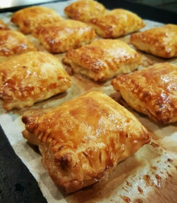 Pate anba fou  ( Baked Patties)
