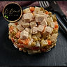 Оливье с запеченной куриной грудкой и вкусным горошком