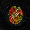 Свежий салат из микса овощей с куриной грудкой