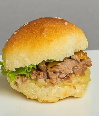 Roasted Beef & Caramelised Onions MINI BREAD ROLL