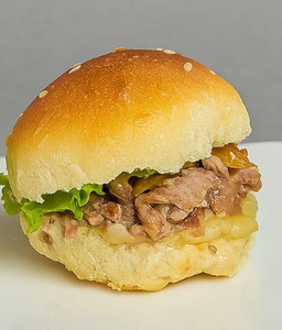 Roasted Beef & Caramelised Onions MINI BREAD ROLL