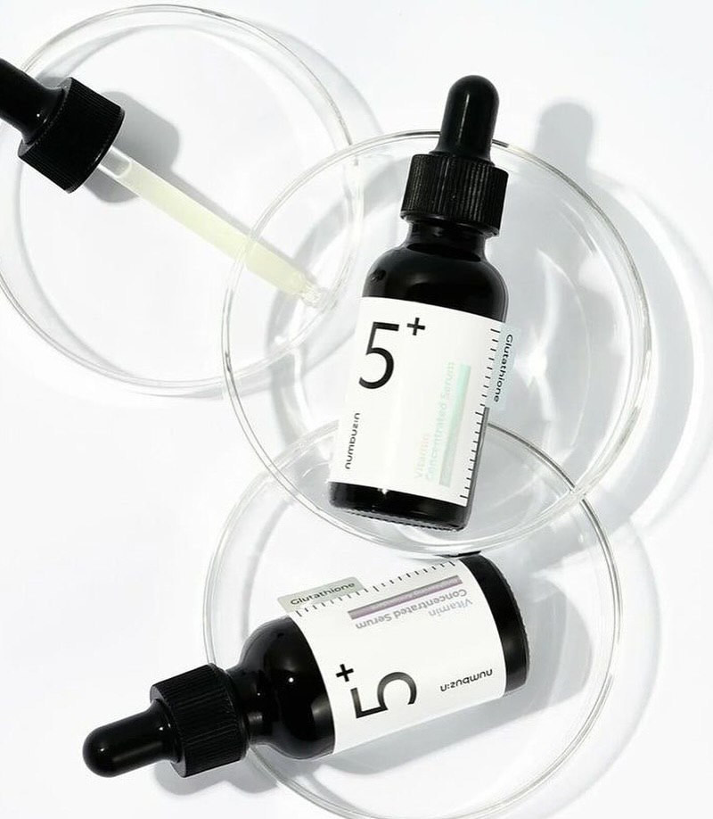 ⁨ سيروم لعلاج التصبغات وتفتيح البشرة بالفيتامين المركز نمبوزين  | Numbuzin No.5 Vitamin Concentrated Serum