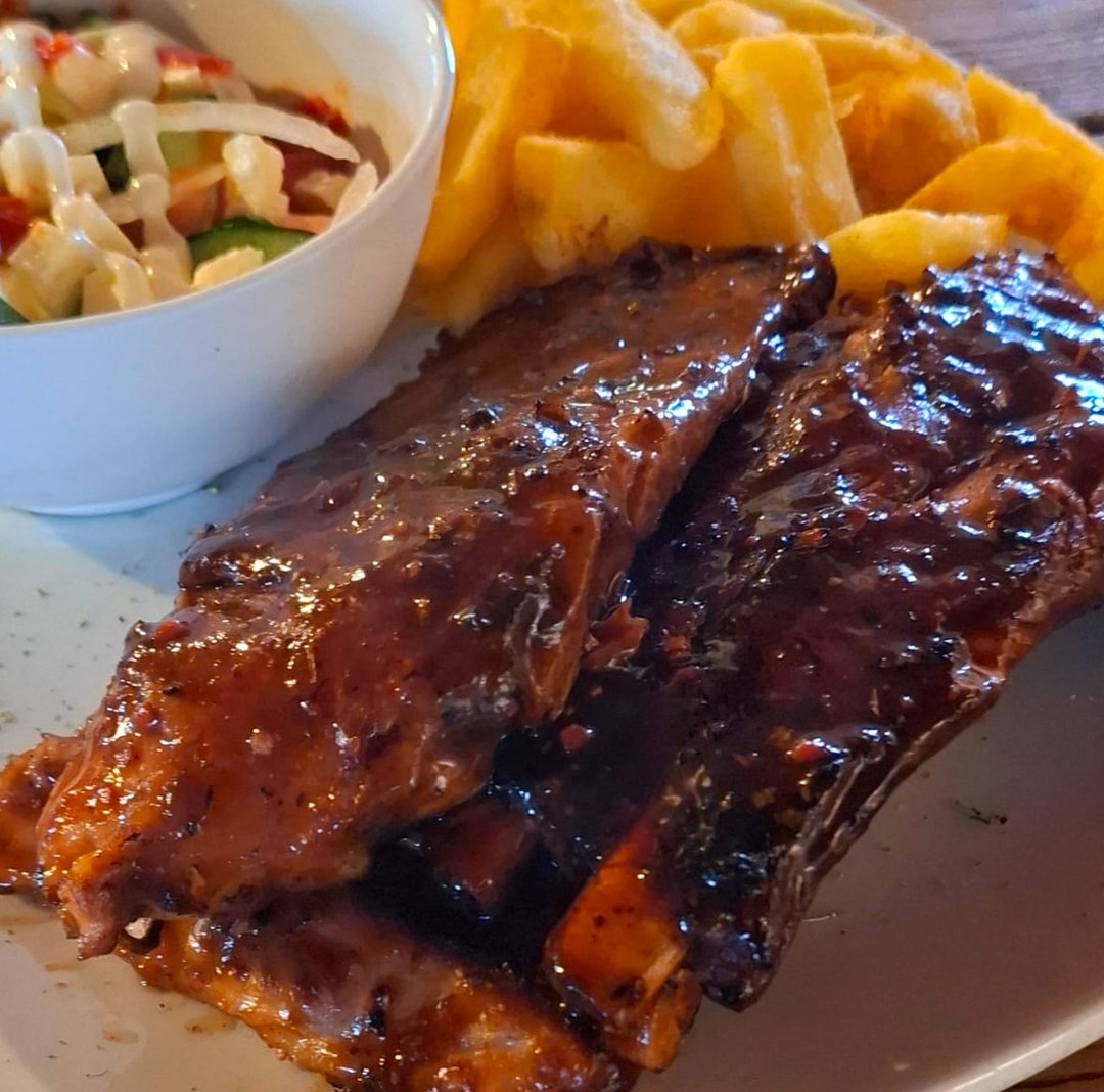 500g Spare Ribs chips & salad