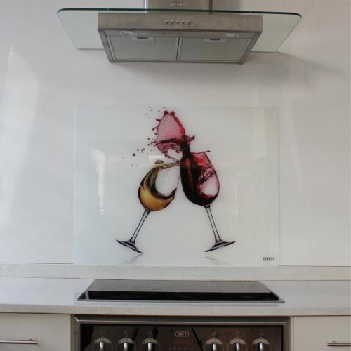 Wine Glasses Hob Glass Splashback (898 x 700 x 6mm)